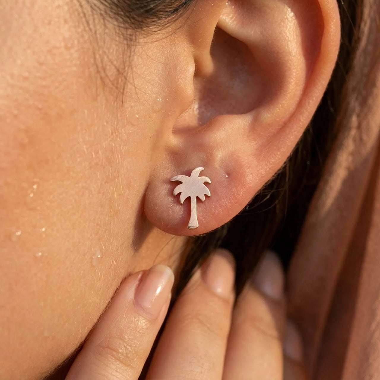 Palm tree stud earrings — close-up of the details, rose gold | SKU: 10287609-rose-gold-color